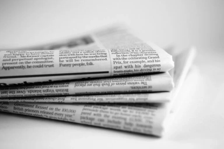 Czym się różni nekrolog od klepsydry?